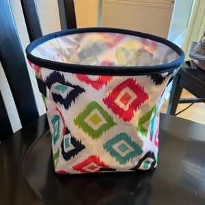 Pop color storage tote